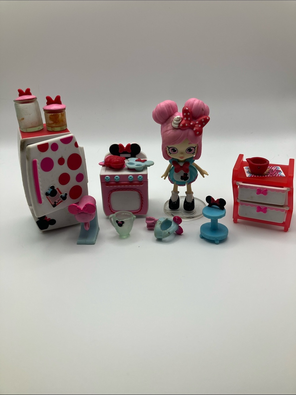 Shopkins Happy Places Disney Minnie Mouse Cupcake Kitchen Pack Lil Shoppie  2017